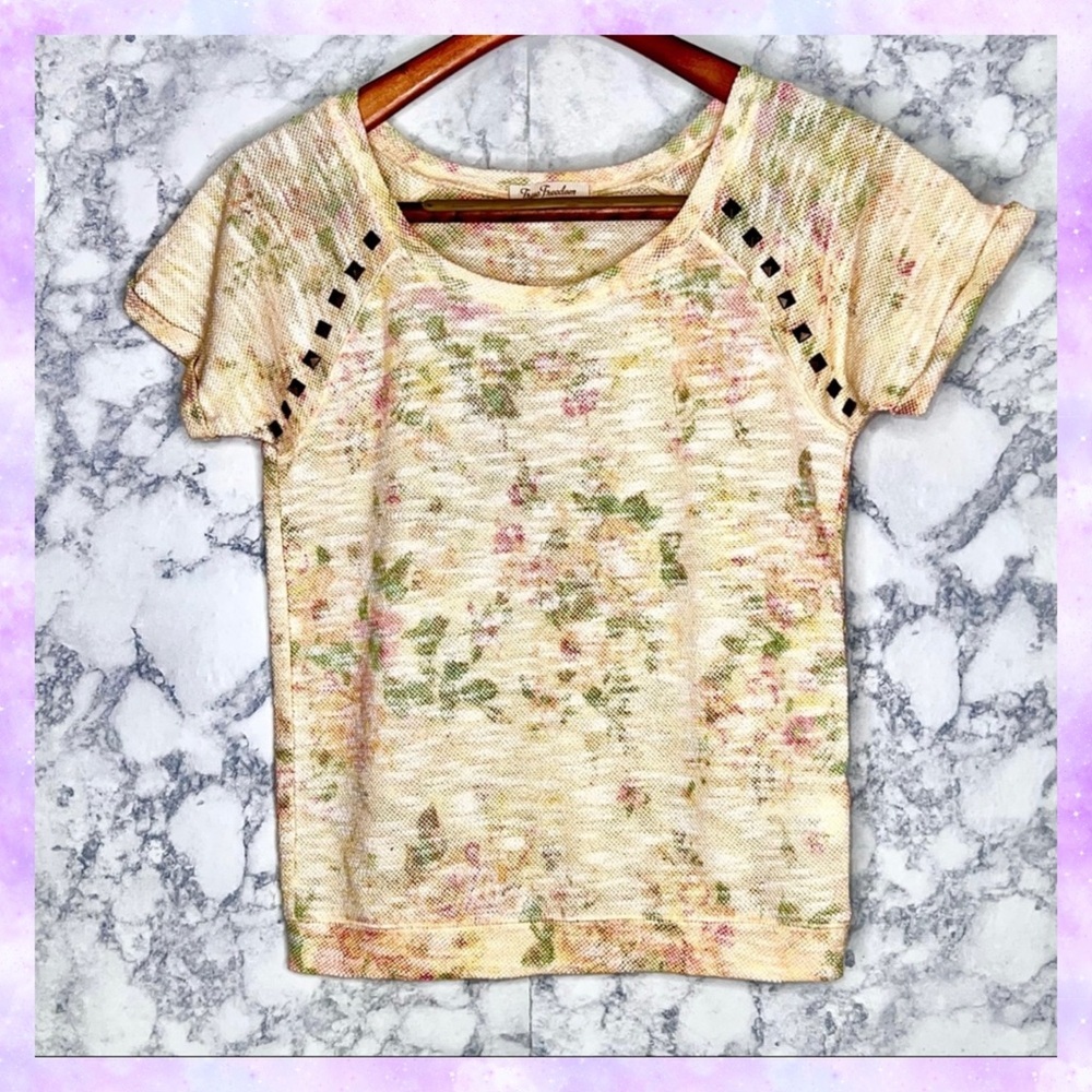 True Freedom Pastel Floral Studded Textured Top Juniors Small